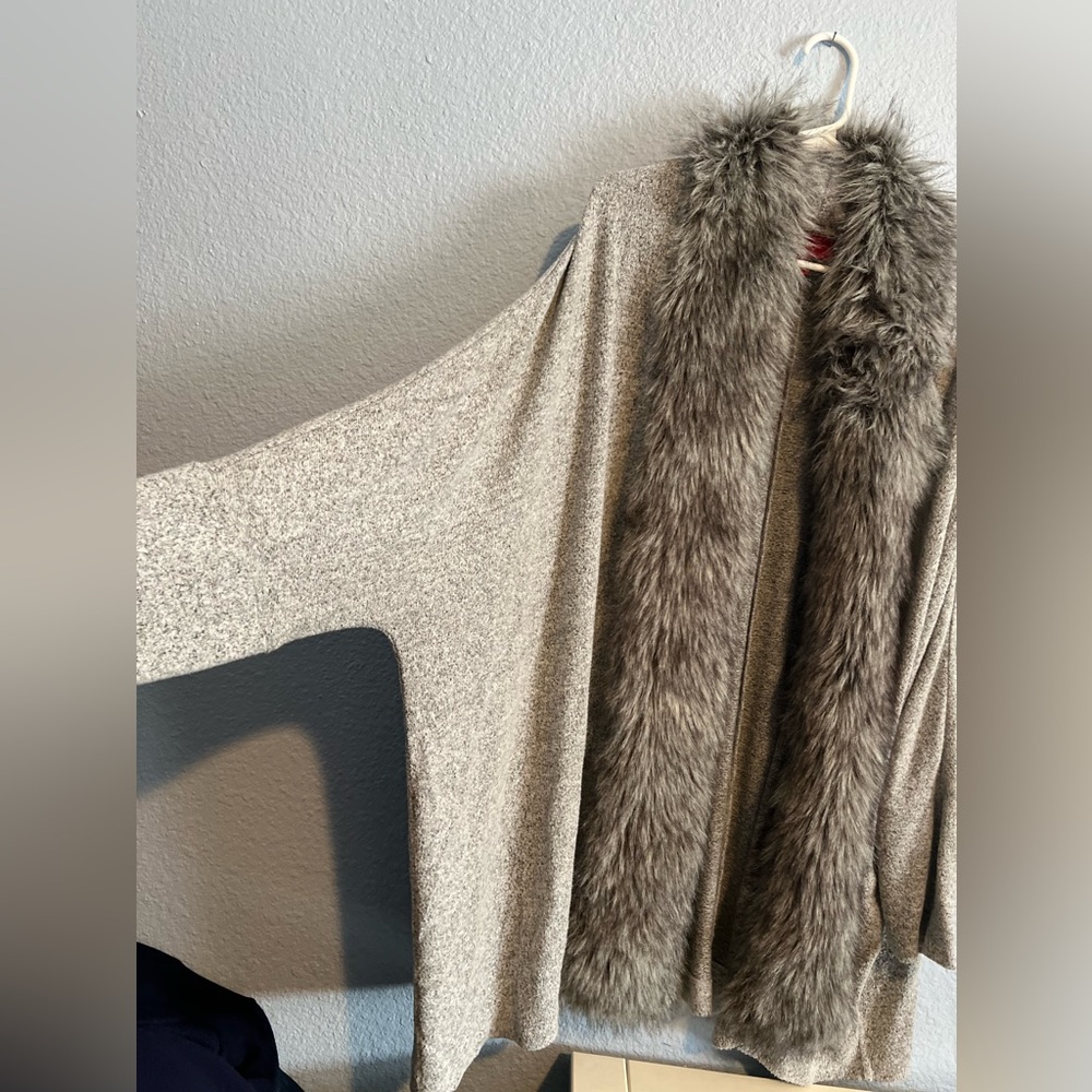 Elegant Gray Faux Fur Trim Sweater - Picture 2 of 6